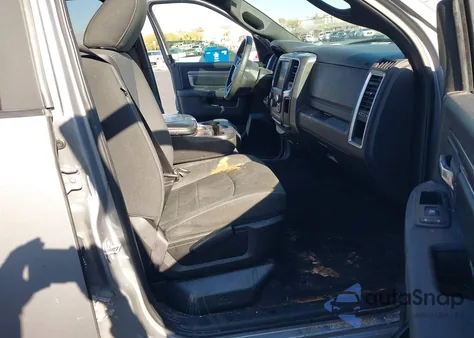 2021 Ram 1500 Classic Slt z USA, uszkodzony, nr VIN 1C6RR6GT6MS534556